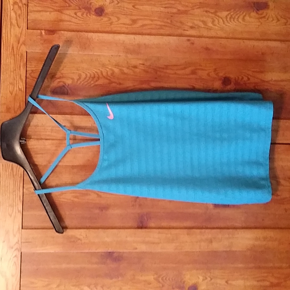 Nike Dri Fit Workout/Running Top.   B11